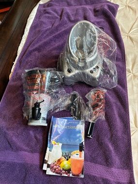 New in Box Cook’s Essentials Smoothie Maker